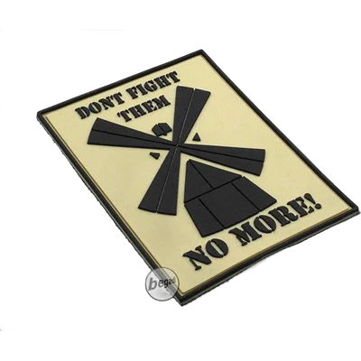 BEGADI 3D Abzeichen "Fight them no more" aus Hartgummi, mit Klett - TAN